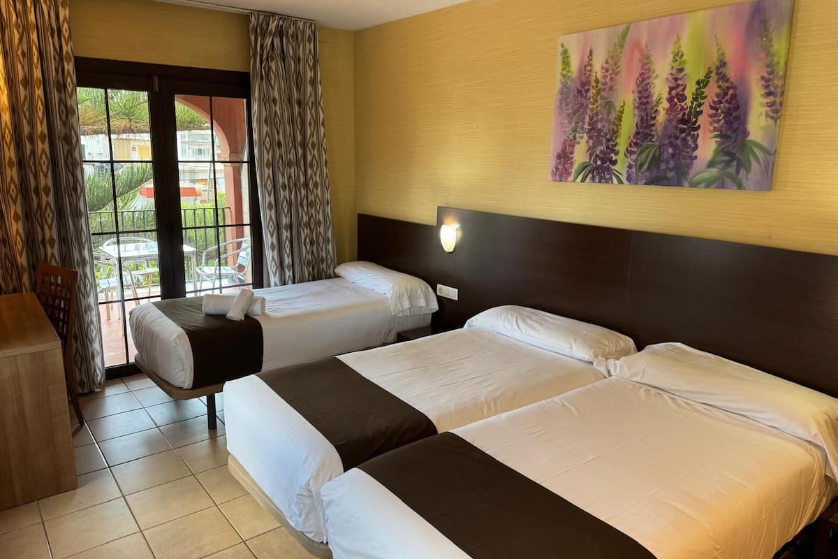 Chambre triple | Literie de qualité, lit avec matelas en mousse à mémoire