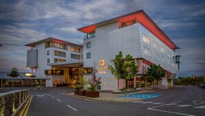 A modern hotel with a flat roof, large windows, and a prominent entrance. - Clayton Hotel Galway (Galway)