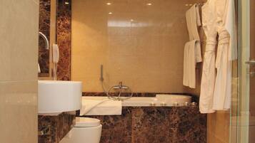 Combined shower/bathtub, eco-friendly toiletries, hair dryer, towels