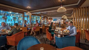 Serves lunch and dinner - Clayton Hotel Galway (Galway)