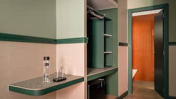 Habitación estándar doble | Sistema de insonorización, tabla de planchar con plancha, wifi gratis