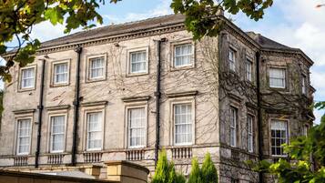 Fachada de la propiedad