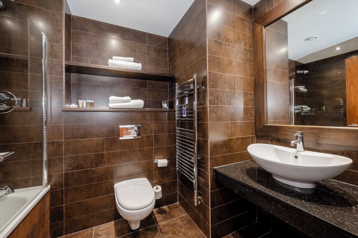 Hypo-allergenic bedding, in-room safe, desk, iron/ironing board