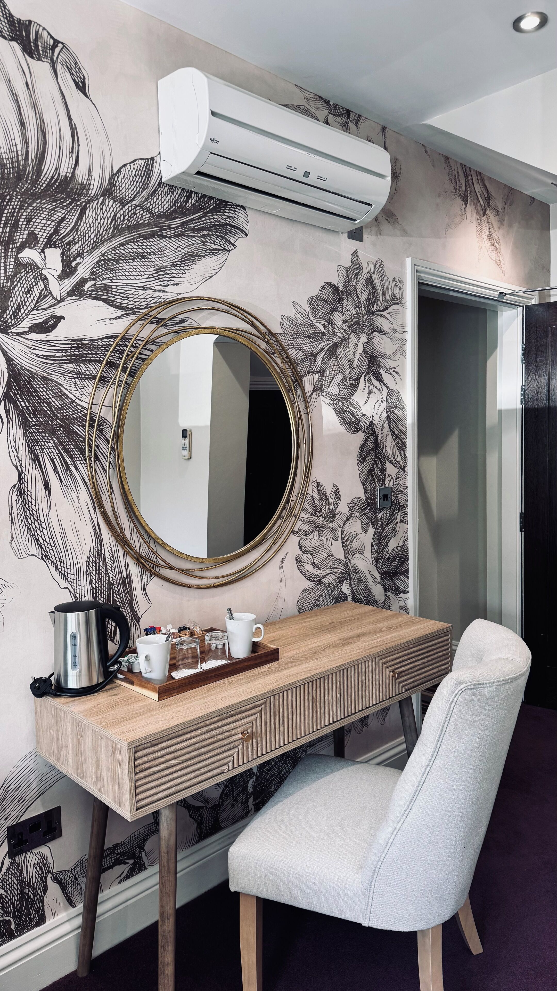 Superior Room, 1 Double Bed, Non Smoking | Hypo-allergenic bedding, in-room safe, desk, iron/ironing board