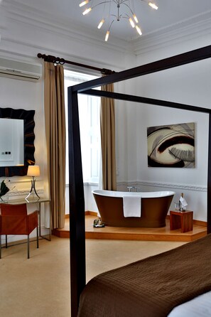 豪華客房, 1 張標準雙人床, 非吸煙房 | 浴室 | 全浸式浴缸、免費盥洗用品、吹風機、毛巾