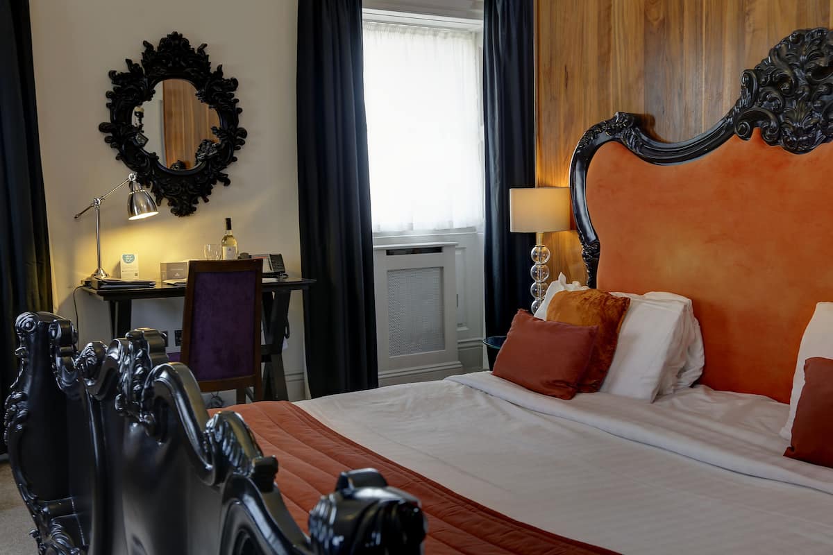 Phòng Deluxe, 1 giường đôi, không hút thuốc | 1 phòng ngủ, bộ đồ giường kháng dị ứng, két bảo mật tại phòng, bàn