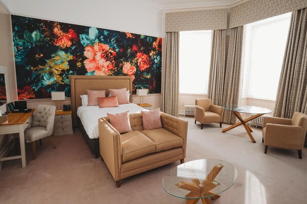 Literie hypoallergénique, coffres-forts dans les chambres, bureau