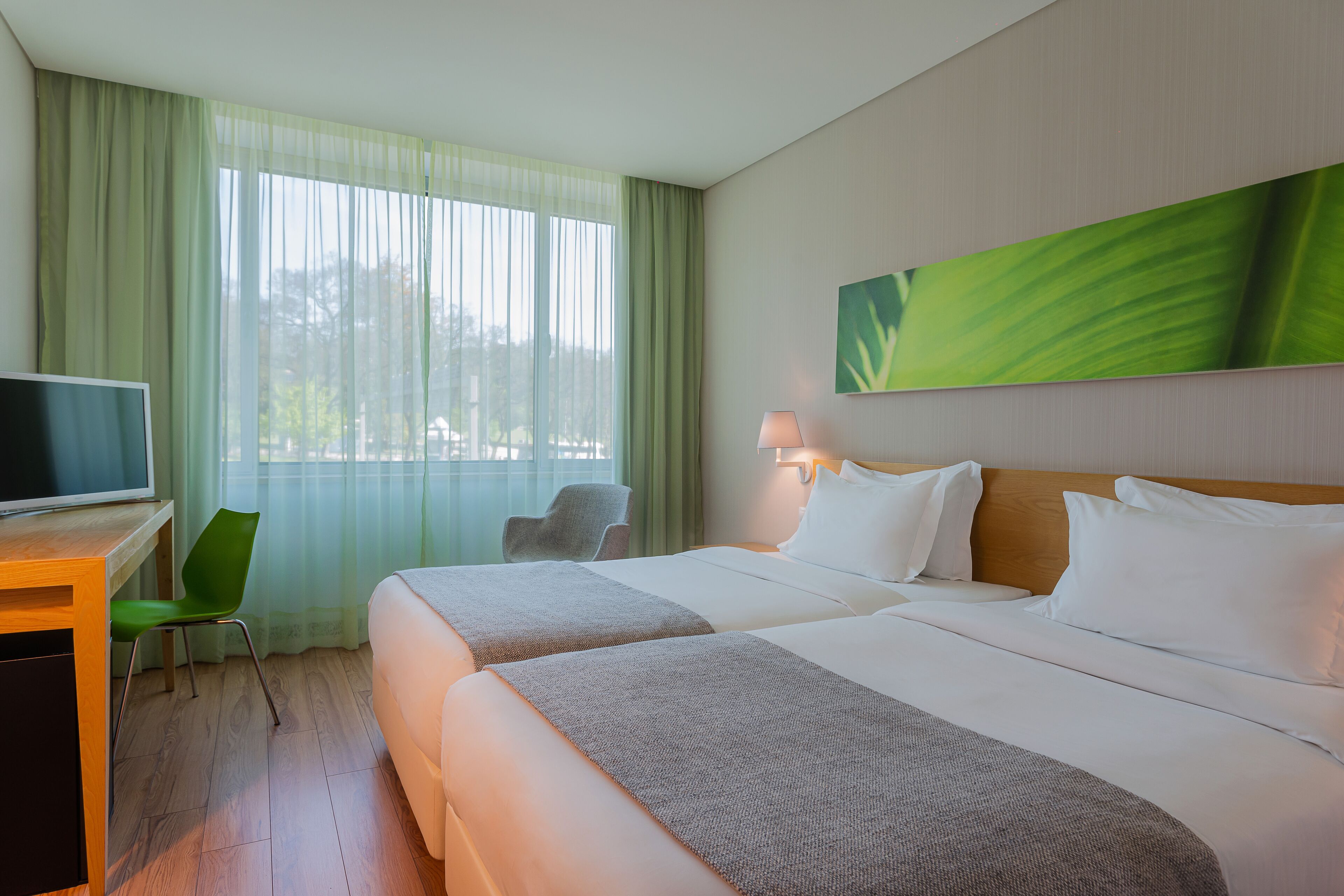 in-room safe, desk, soundproofing, free wifi