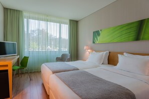 In-room safe, desk, soundproofing, free WiFi - HF Fénix Garden (Lisbon)