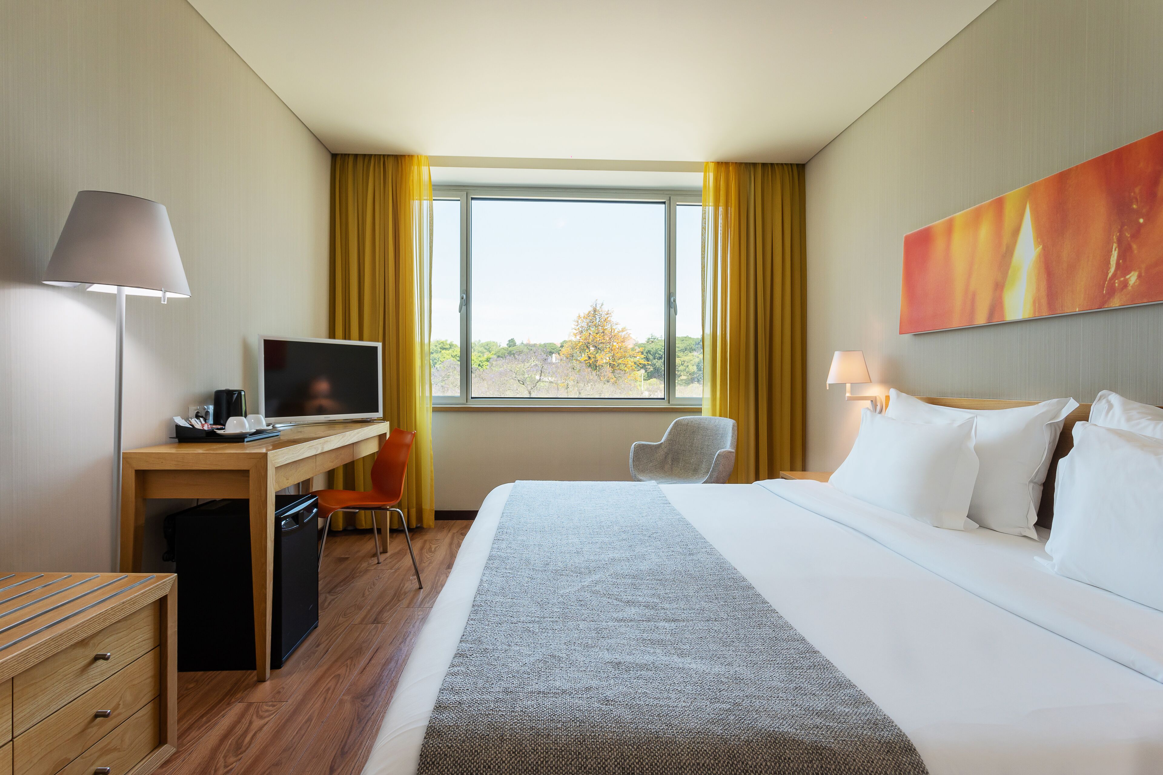 comfort double room, 1 king bed | in-room safe, desk, soundproofing, free wifi