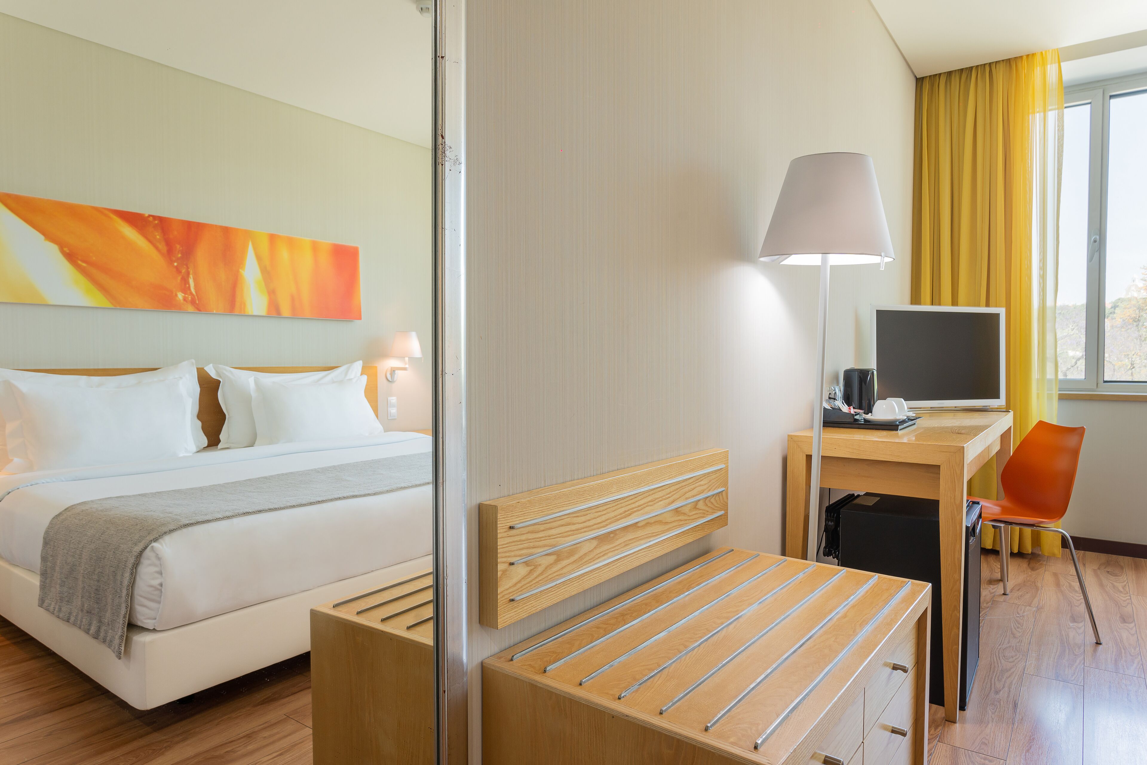 comfort double room, 1 king bed | in-room safe, desk, soundproofing, free wifi