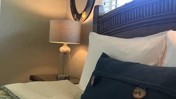 Cofres nos quartos, individualmente decorados