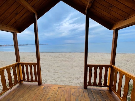 Lake view. Waterfront Inn - Mackinaw City