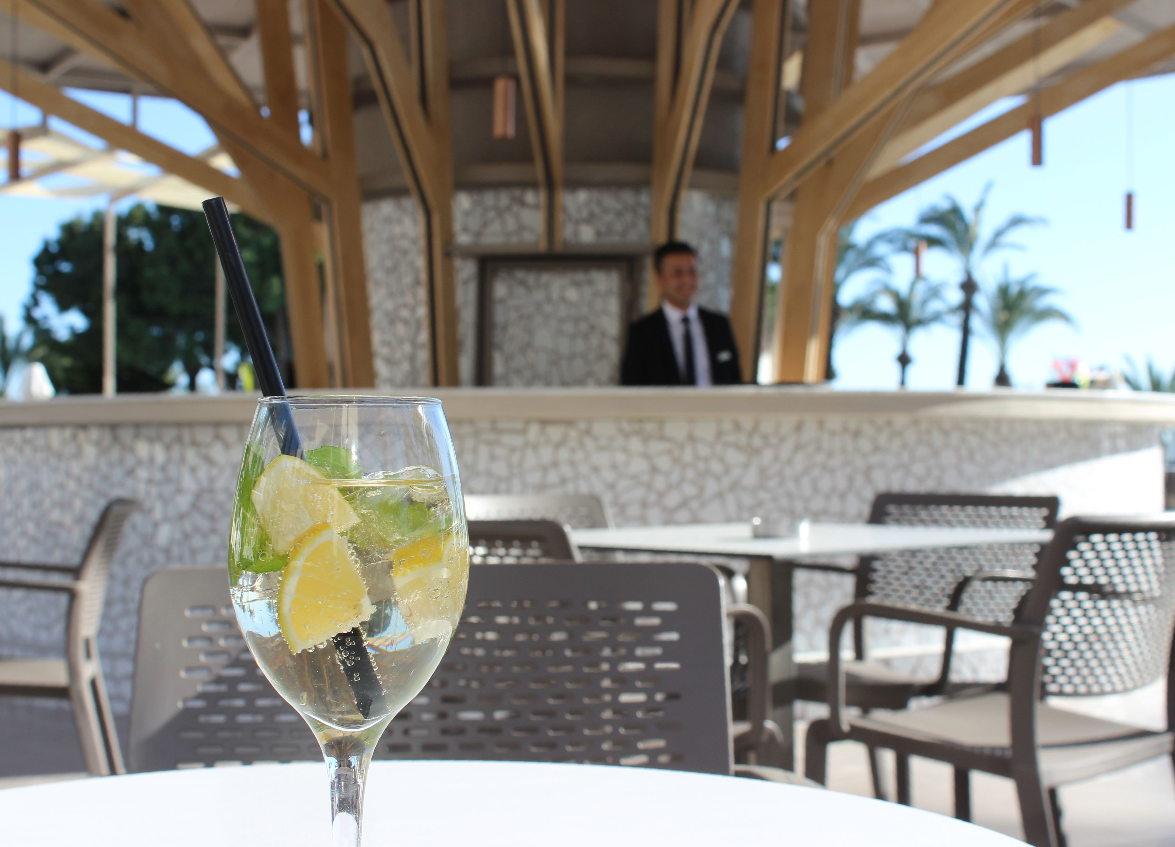 5 bars/lounges, poolside bar