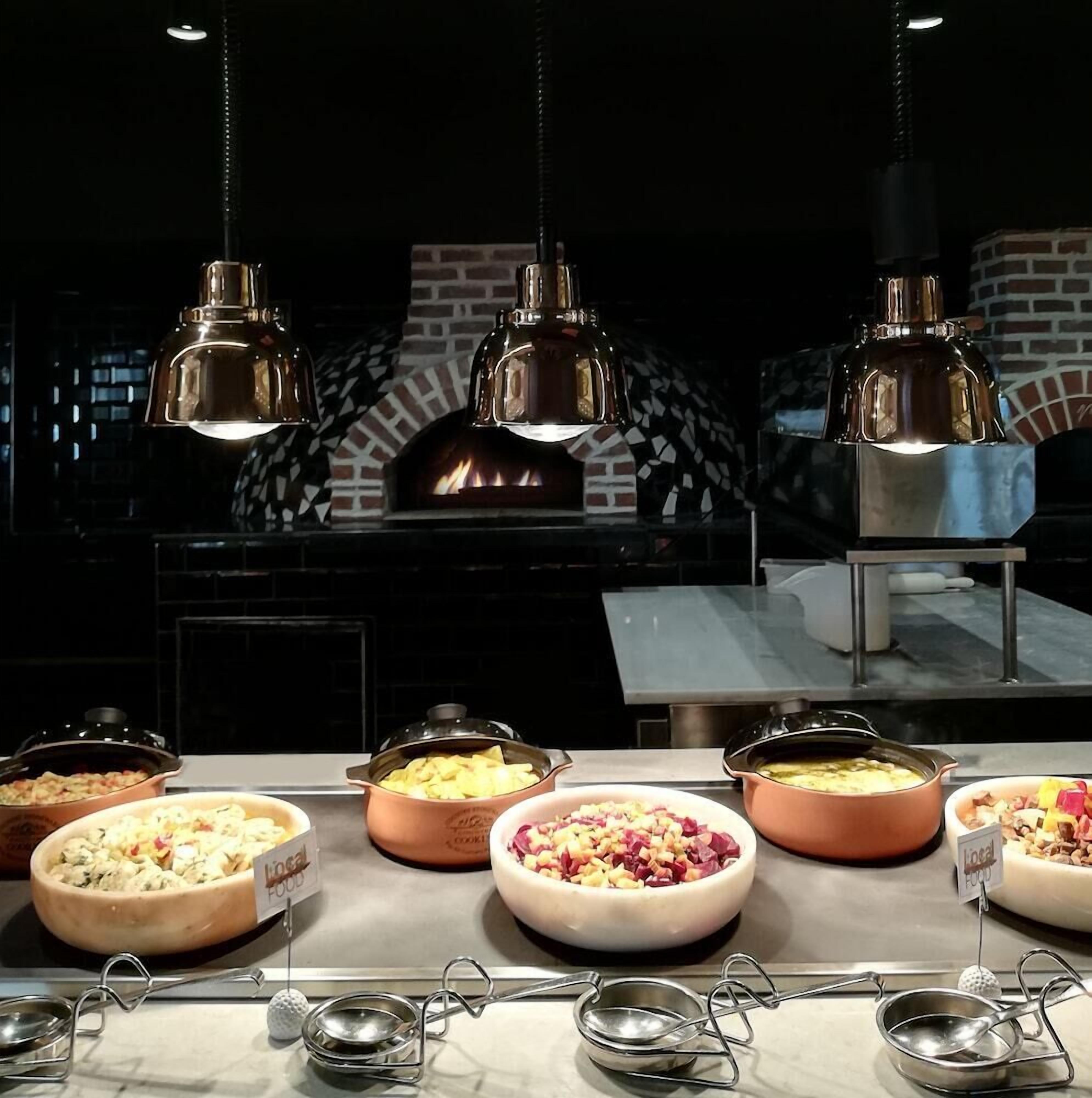 5 restaurants, breakfast served