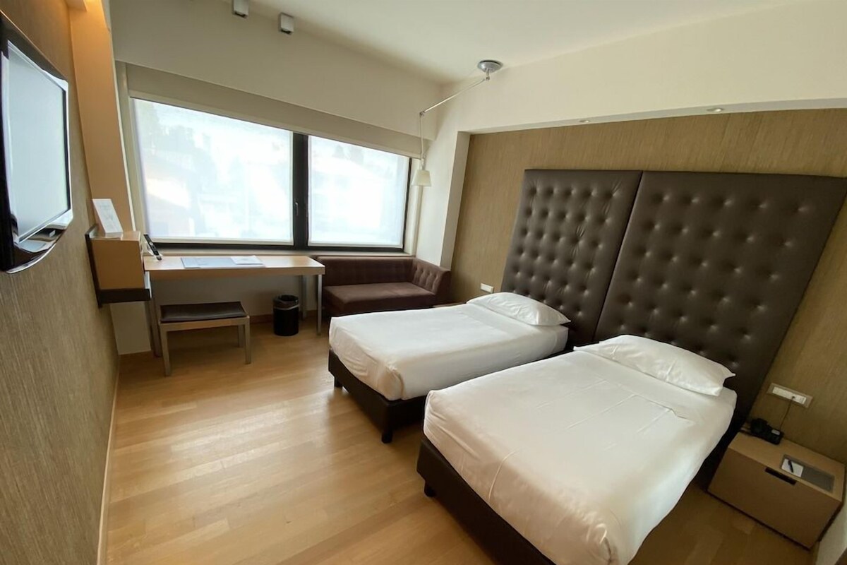 Hypo-allergenic bedding available, down comforters, minibar