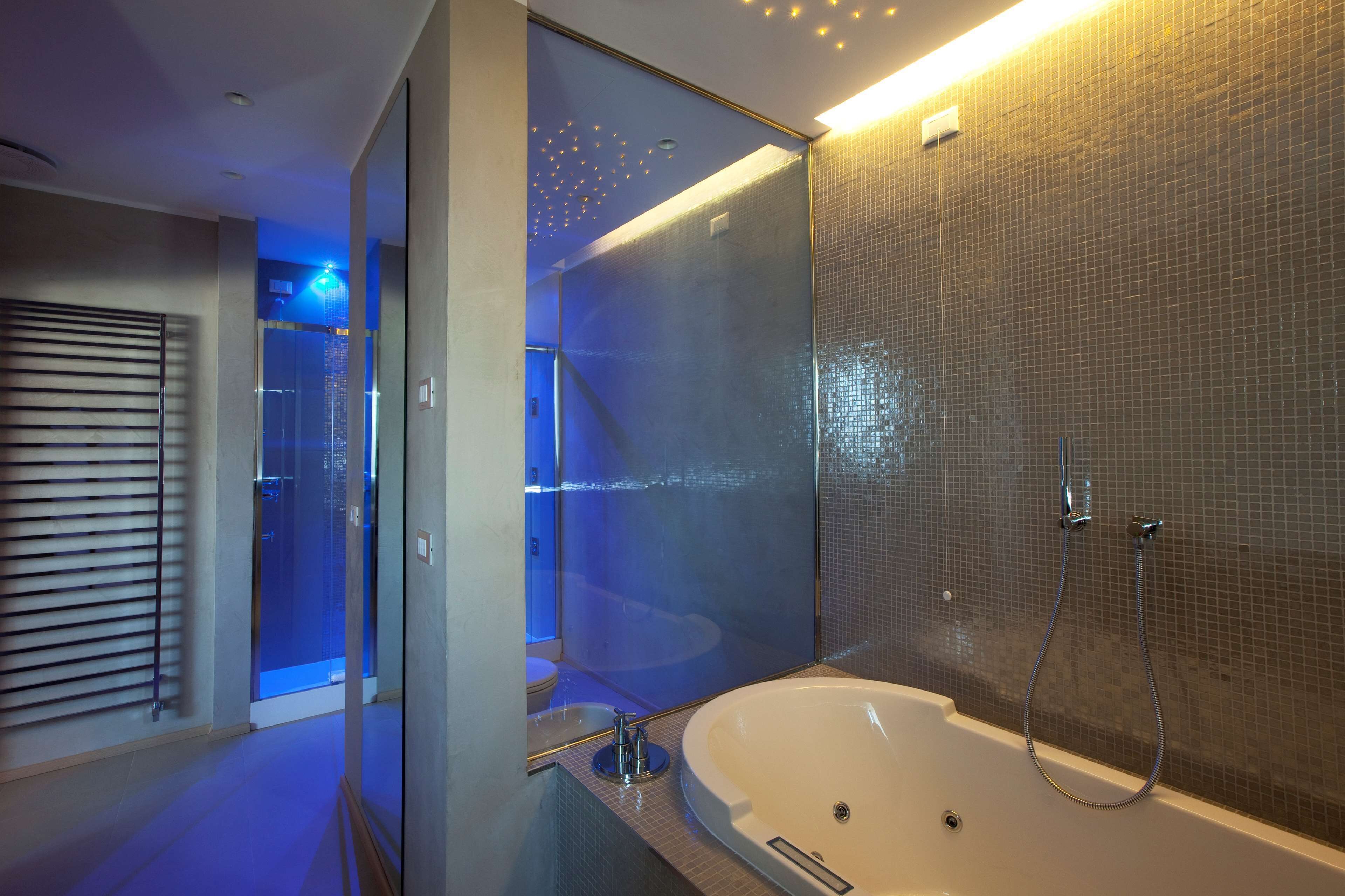 junior suite, 1 king bed, jetted tub | bathroom | combined shower/bathtub, designer toiletries, hair dryer, towels