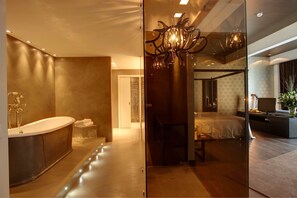 Suite Junior, 1 très grand lit (Penthouse;with Sofabed) | Literie hypoallergénique, couette en duvet, minibar