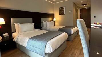 Room, 2 Twin Beds, Non Smoking | Minibar, in-room safe, desk, soundproofing