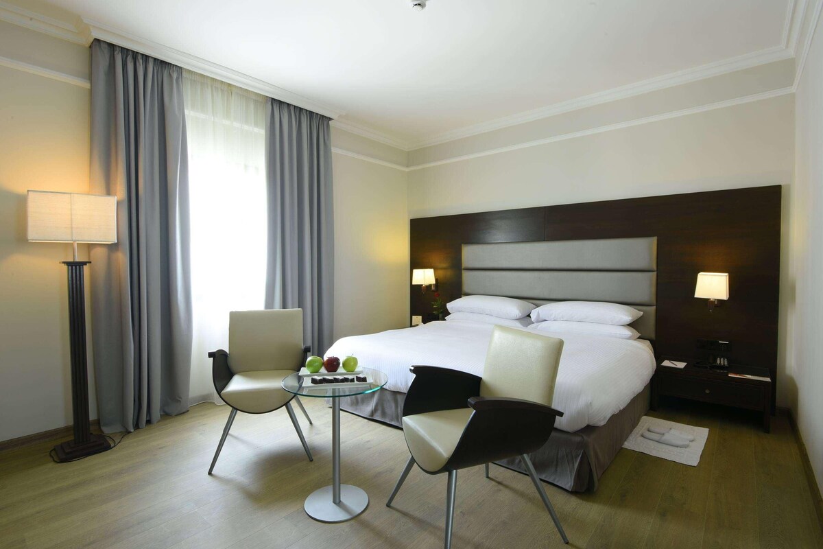1 King Bed, Executive Room, Non-Smoking