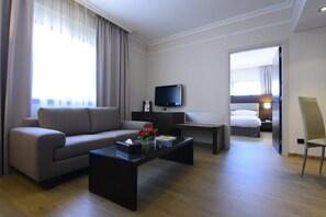 TV - Ramada by Wyndham Downtown Beirut (Beirut)
