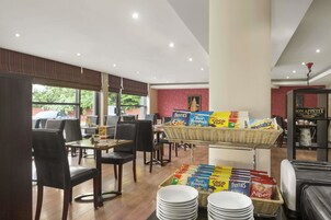 Se ofrece un desayuno inglés todos los días (por un coste adicional)