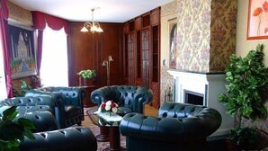 Lobby sitting area - President Hotel (Bratislava)
