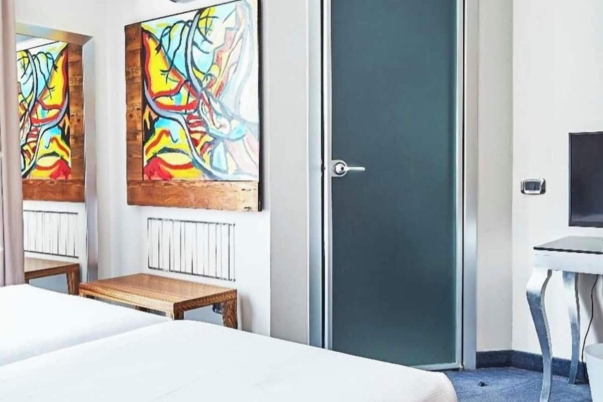 Tek Büyük Yataklı Oda, 2 Tek Kişilik Yatak | Memory foam (visko elastik) yatak, minibar, odada kasa