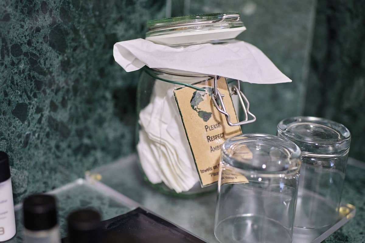 Duş, ücretsiz banyo/kozmetik ürünleri, saç kurutma makinesi, bide