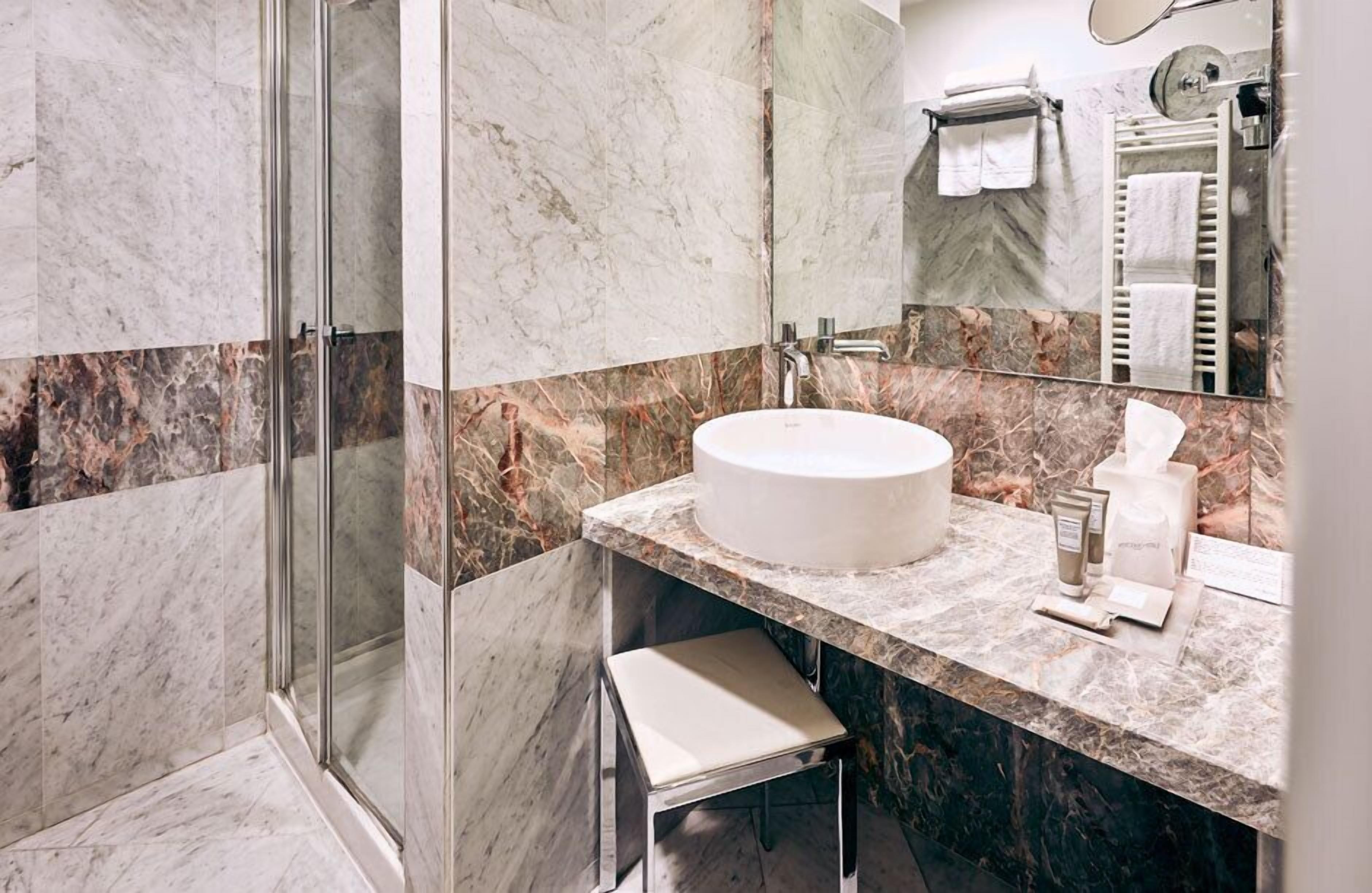 double room, 2 single beds | bathroom | shower, free toiletries, hair dryer, bidet