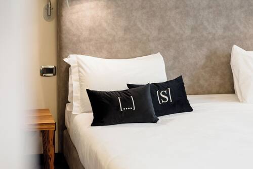 Betten mit Memory-Foam-Matratzen, Minibar, Zimmersafe