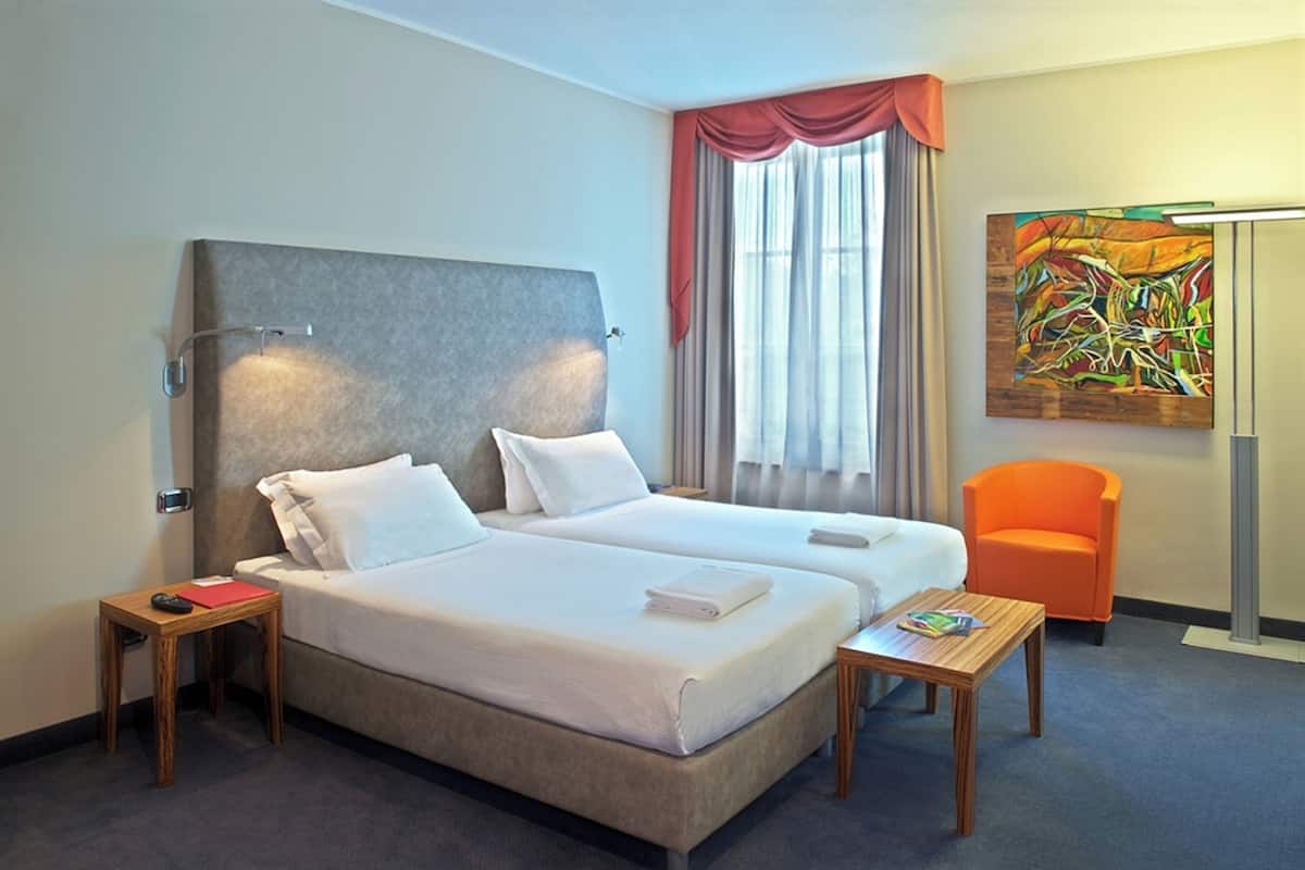 Double Room, 2 Single Beds | Memory-foam beds, minibar, in-room safe, individually decorated