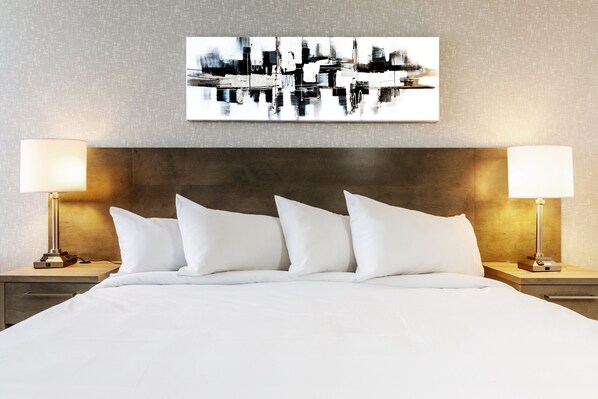 Standard Room, 1 King Bed | Desk, blackout drapes, soundproofing, iron/ironing board