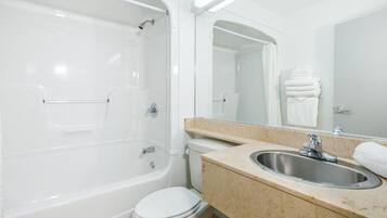 Articles de toilette écologiques, séchoir à cheveux, serviettes fournies