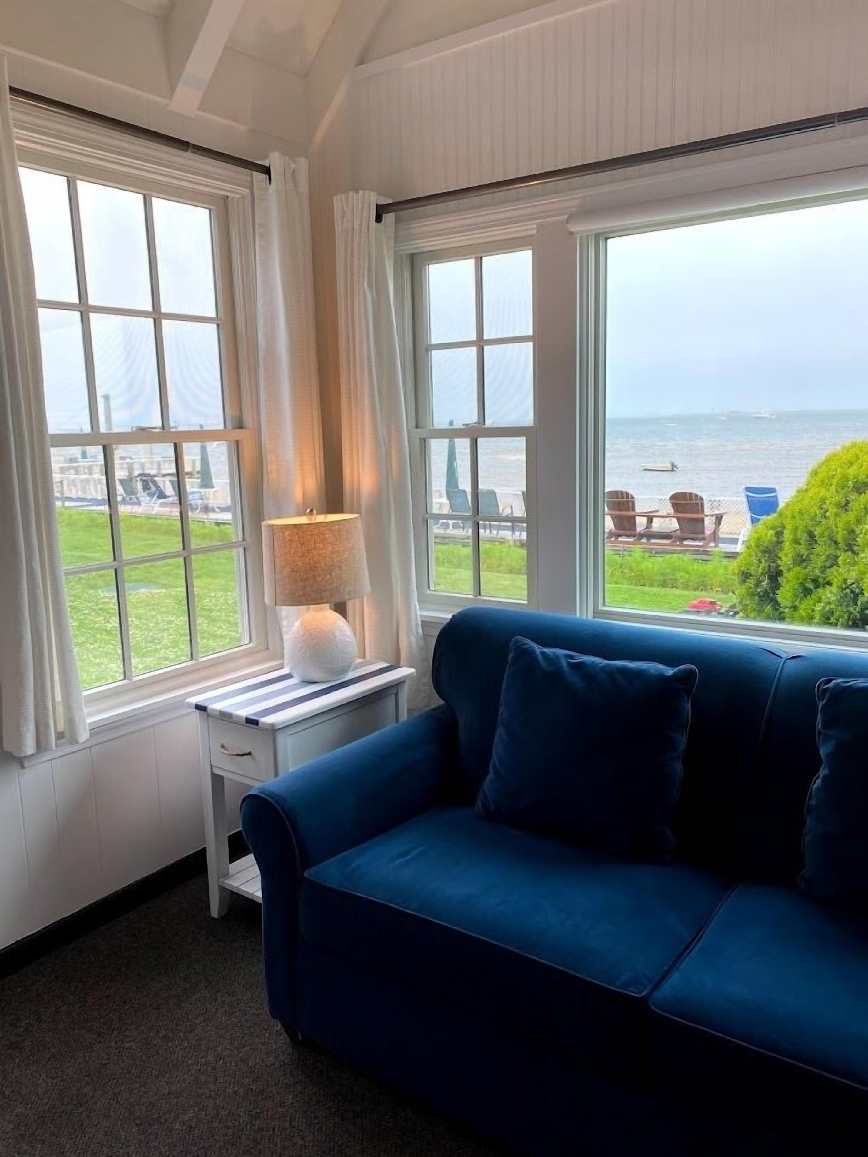 Room (33R ) | Premium bedding, blackout drapes, iron/ironing board, free WiFi