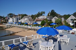 Terrace/patio - The Masthead Resort (Provincetown)