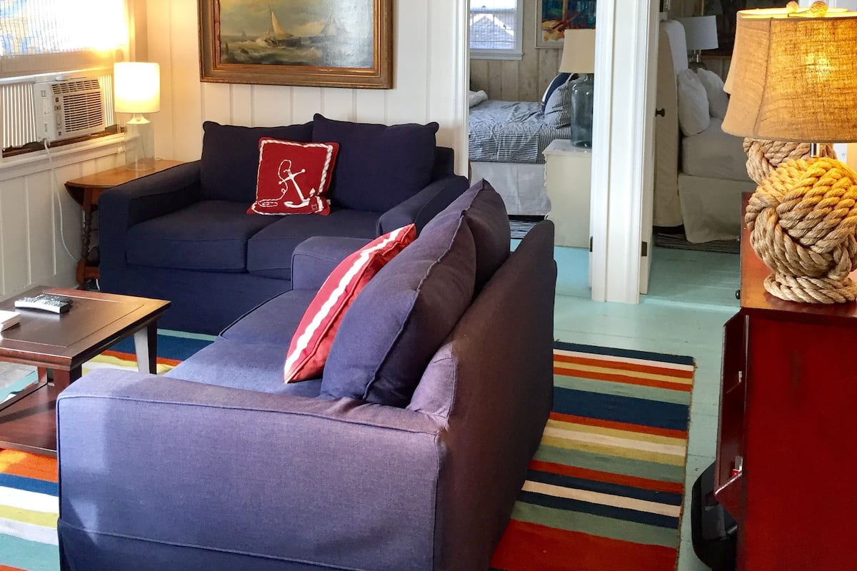 Classic Suite, 2 Bedrooms, Partial Sea View, Sea Facing | Living area