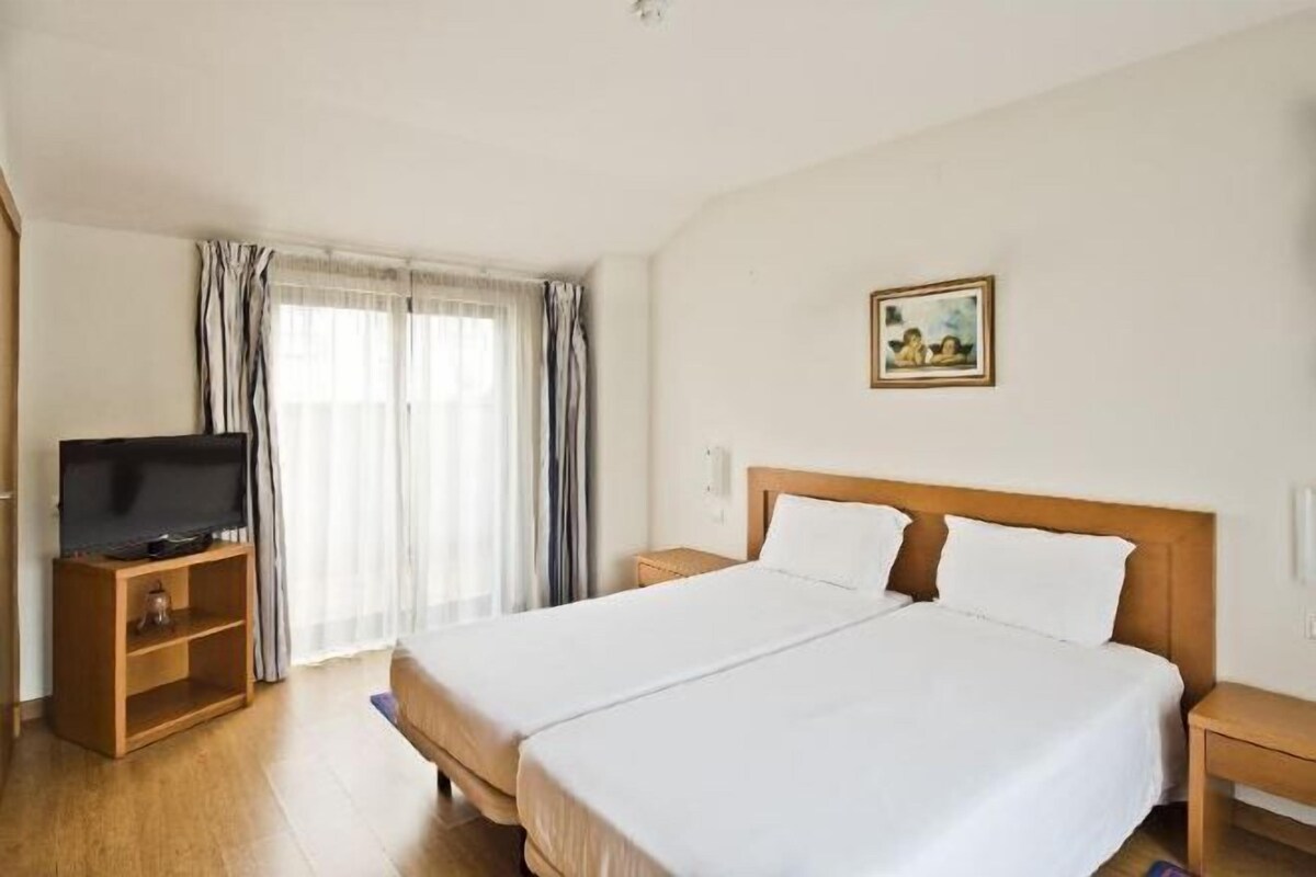Minibar, Zimmersafe, Schreibtisch, laptopgeeigneter Arbeitsplatz