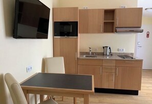 Ropa de cama hipoalergénica y minibar 