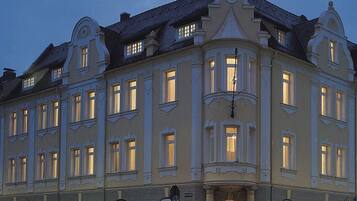 Façade de lâhĂ©bergement - soirĂ©e/nuit