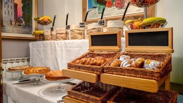 Desayuno buffet diario (EUR 15 por persona)