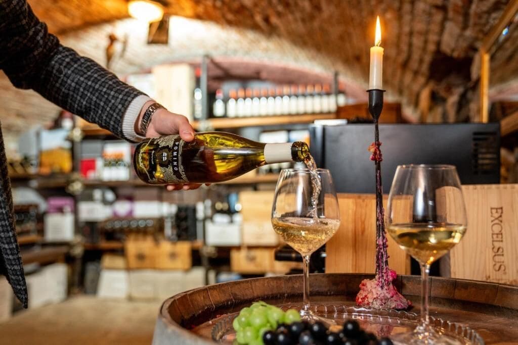 Phục vụ bữa sáng, bữa trưa, bữa tối, món Ý 