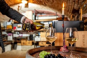 Serveert ontbijt, lunch, diner, Italiaanse gerechten 