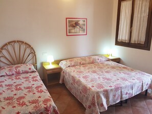 Triple Room | Bed sheets - Camping Villaggio Egad (Favignana)