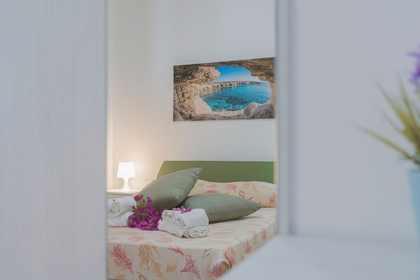 Triple Room | Bed sheets - Camping Villaggio Egad (Favignana)