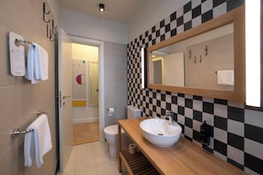 Superior Twin Room, 2 Twin Beds | Bathroom | Designer toiletries, hair dryer, slippers, towels