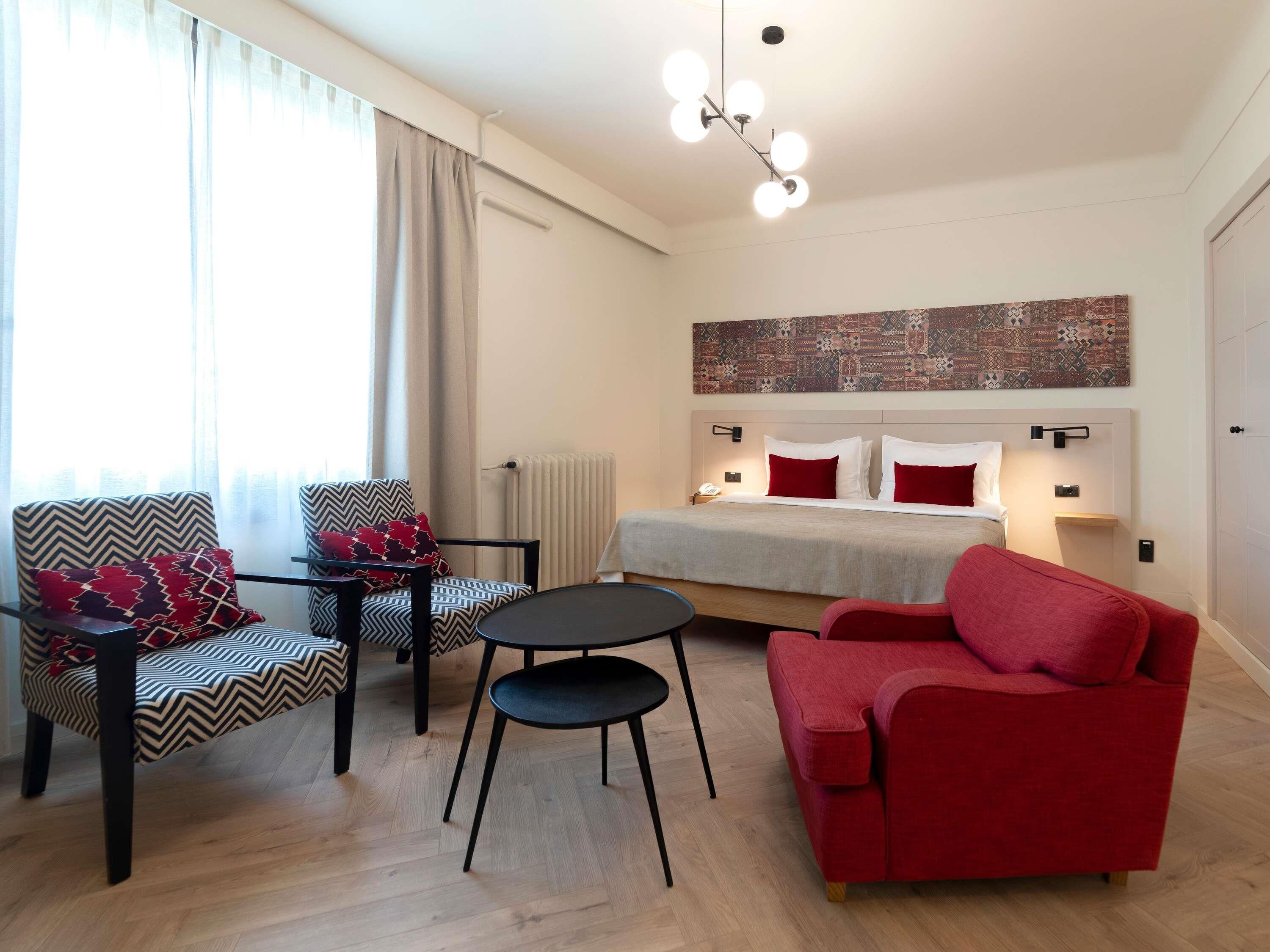 Privilege, Double Room, 1 Double Bed | In-room safe, desk, laptop workspace, soundproofing