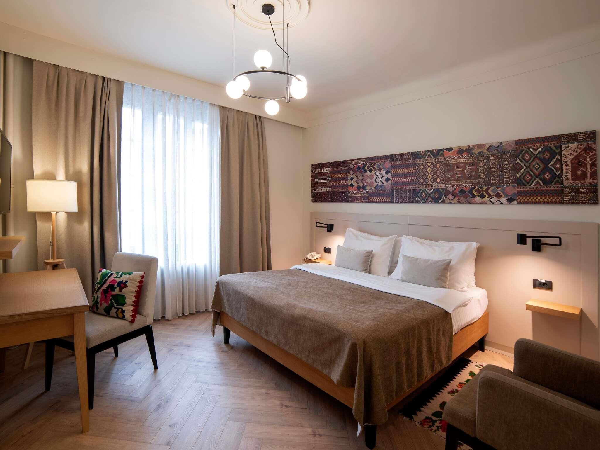 In-room safe, desk, laptop workspace, soundproofing