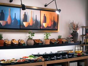 Daily continental breakfast (RSD 1300 per person)