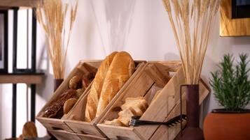 Daily continental breakfast (RSD 1300 per person)